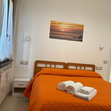 Casa Vacanze Casanova 阿杰罗拉 外观 照片